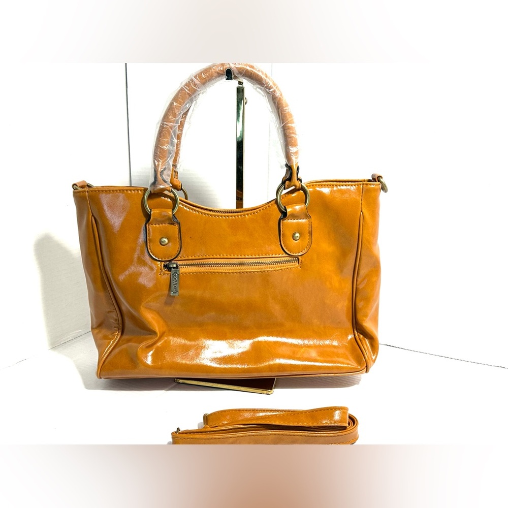 Elegant Tan Leather Handbag